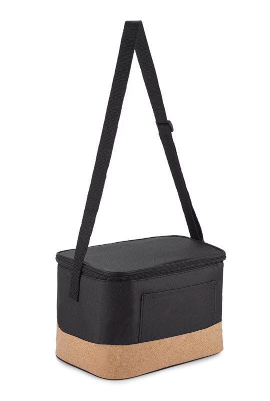 Rashladna torba TOUR Termo torba TOUR ima unutarnju izolaciju. Vrlo je udoban za korištenje, ima remen podesive duljine i kopča se patentnim zatvaračem.