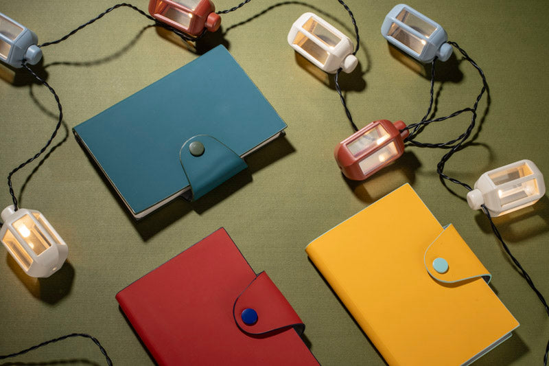 Notes A6 s praktičnim gumbom za zatvaranje