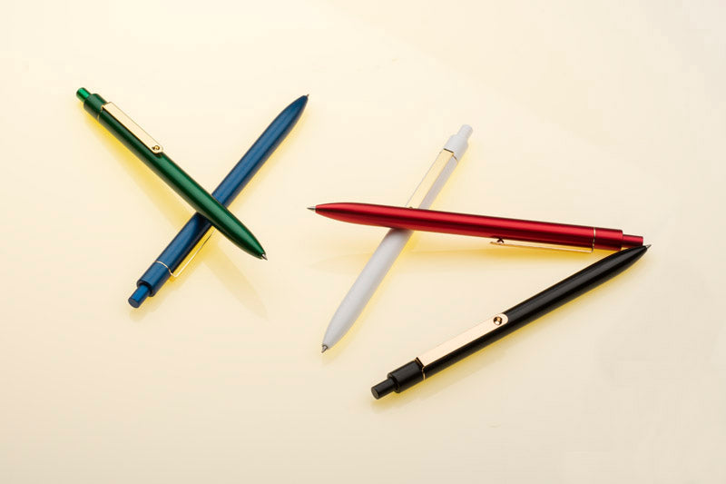 Promotivna elegantna mat kemijska olovka sa zlatnom kopčom | Poslovni pokloni