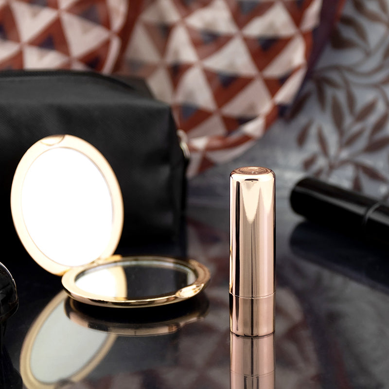 Balzam za usne u metalik kutijici visokog sjaja