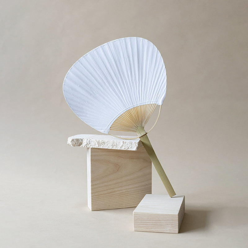 Drvena ručna lepeza u Pai Pai stilu