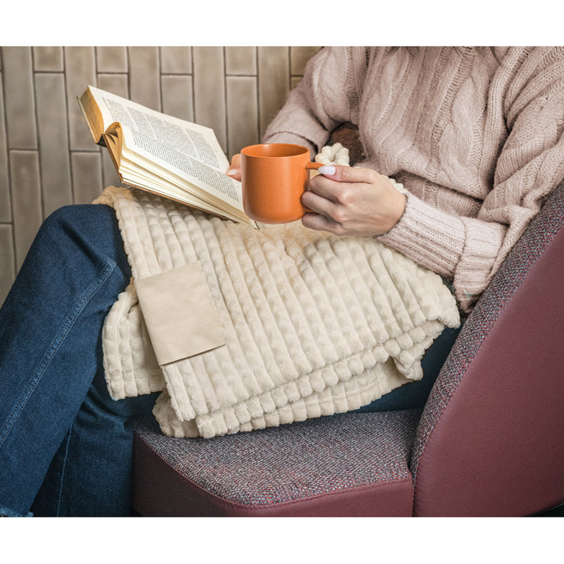 Deka od 100% recikliranog poliestera sa etiketom za personalizaciju