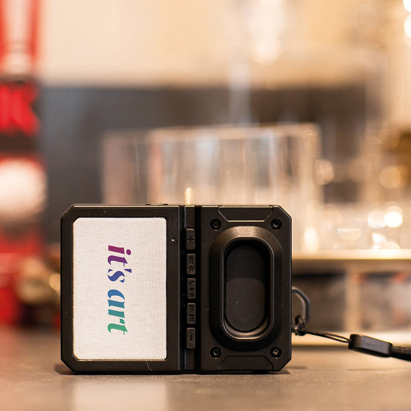 Zvučnik od 3W s ugrađenim subwooferom i baterijom od 800 mAh