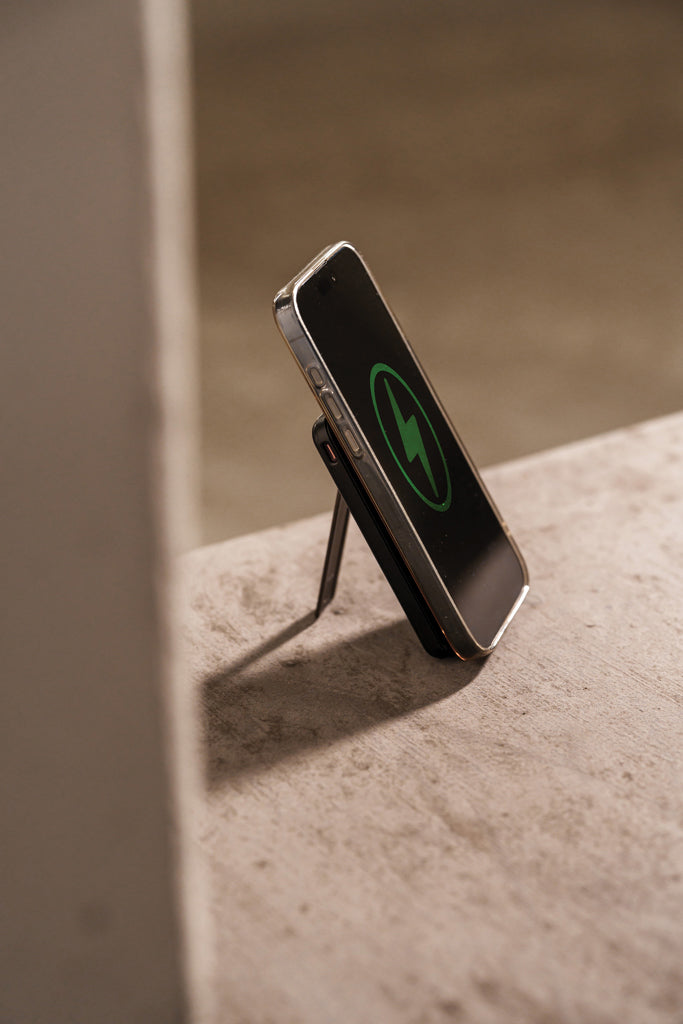 Višenamjenski powerbank 5000 mAh s brzim i bežičnim punjenjem