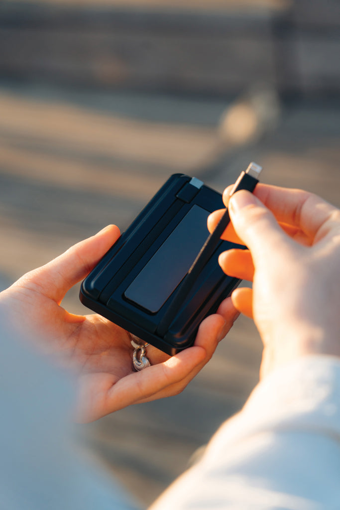 Višenamjenski powerbank 5000 mAh s brzim i bežičnim punjenjem