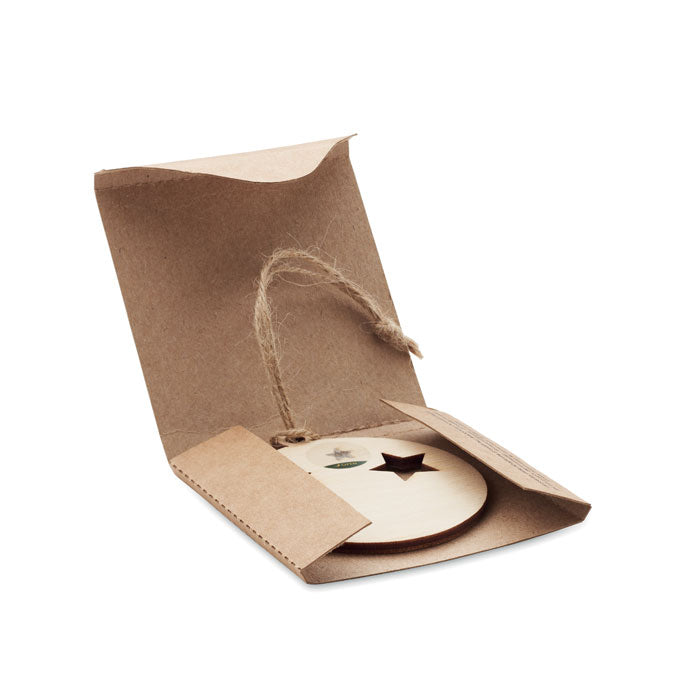 Drvena božićna dekoracija u obliku kuglice sa sjemenom smreke