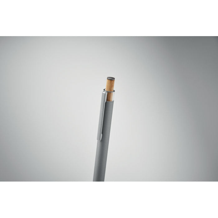 Reklamna kemijska olovka od recikliranog aluminija s gumbom od bambusa, srebrne boje | Poslovni pokloni