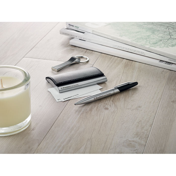 Reklamni poklon set s kemijskom olovkom, privjeskom i držačem kartica, crne boje | Promotivni pokloni