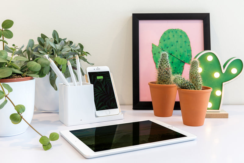 10W bežični punjač za mobitel od recikliranog ABS-a s čašom za olovke