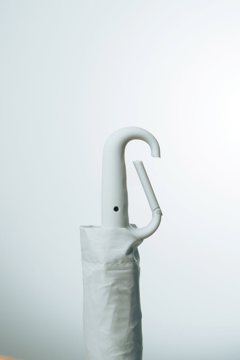 Dizajnerski 21" sklopivi kišobran s karabiner ručkom