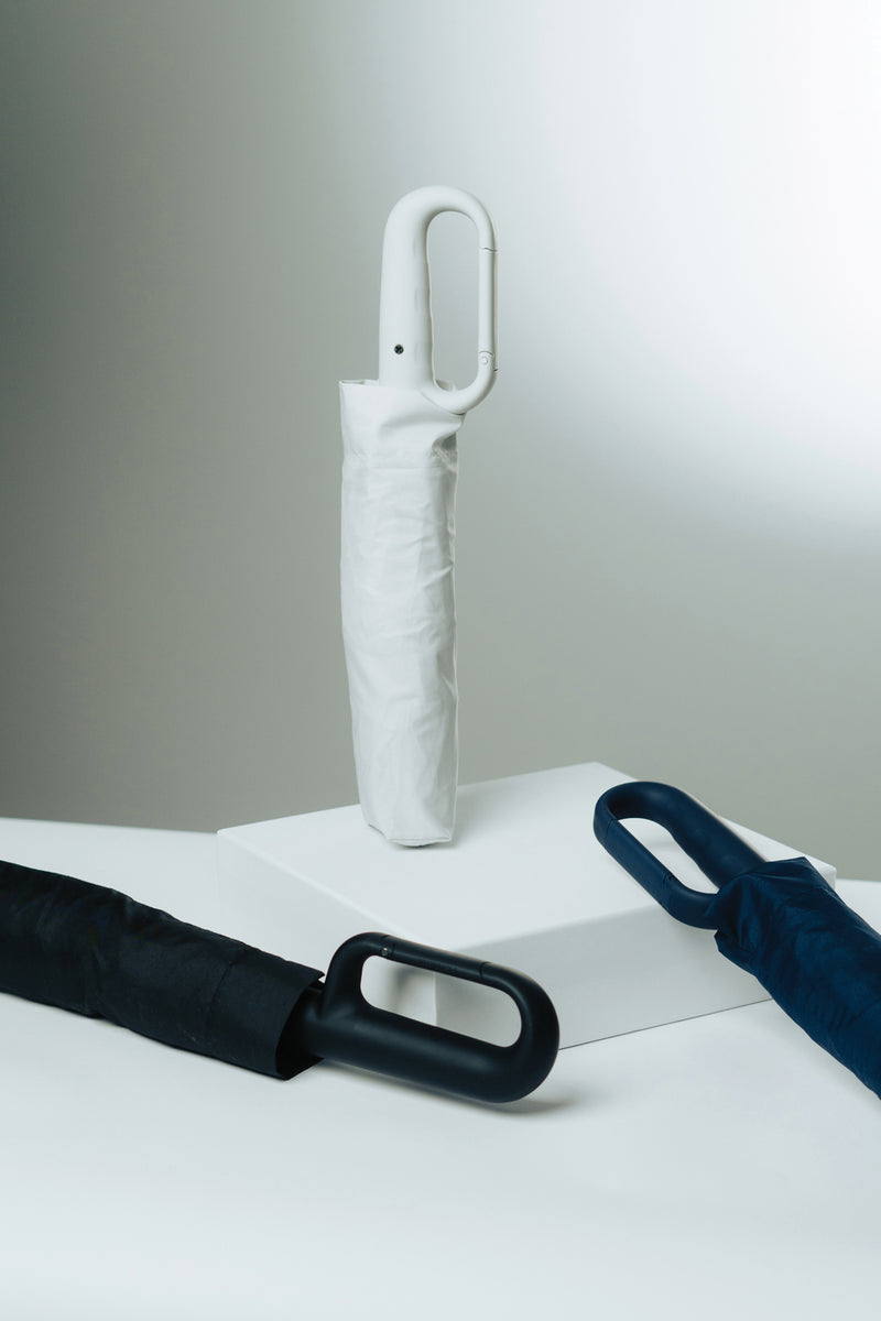 Dizajnerski 21" sklopivi kišobran s karabiner ručkom