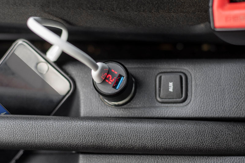 Punjač za automobile SPIDO Auto punjač je neizostavan dodatak tijekom dugog putovanja automobilom.