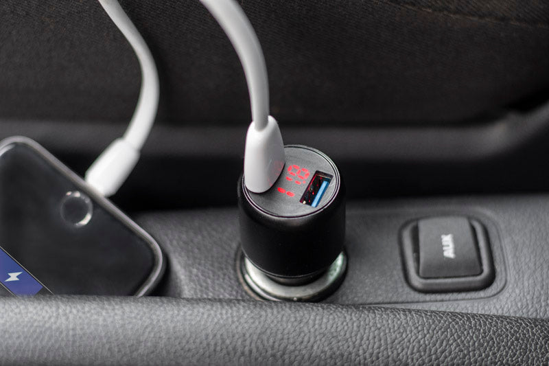 Punjač za automobile SPIDO Auto punjač je neizostavan dodatak tijekom dugog putovanja automobilom.