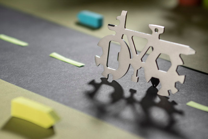 Promotivni višenamenski alat u obliku bicikla Alat u obliku bicikla je mali i višenamjenski.