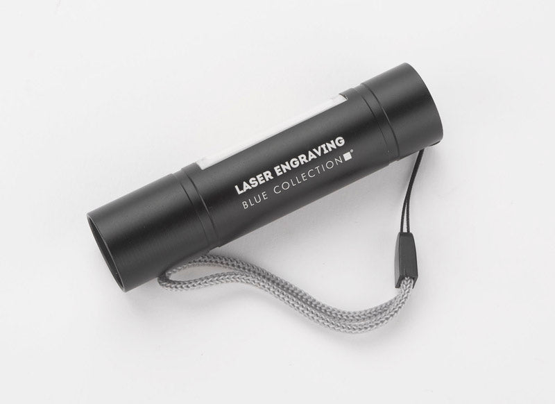 BATRI je udobna i solidno izrađena baterijska svjetiljka s tri moda svjetla: stalno svjetlo, bljeskajuće svjetlo i COB.