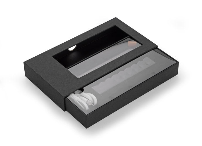 Luksuzna promotivna rezervna baterija kapaciteta 8000mAh, crne boje, s tiskom loga | Poslovni pokloni