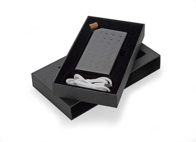 Luksuzna promotivna rezervna baterija kapaciteta 8000mAh, crne boje | Poslovni pokloni i promotivni proizvodi za tisak loga