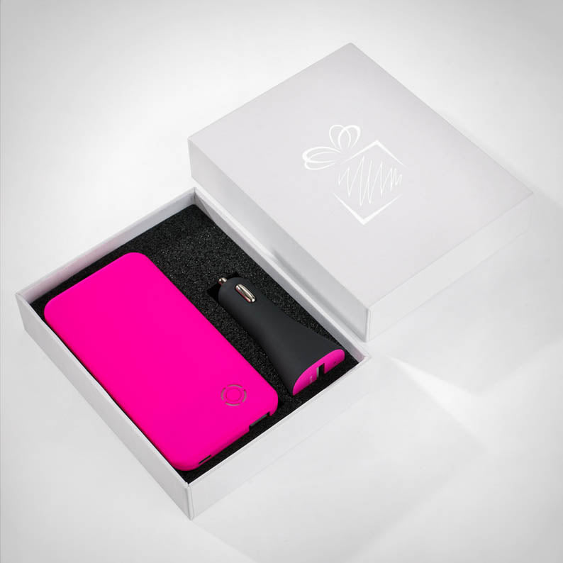 Promotivni poklon set USB auto punjač i prijenosna baterija, 4000mAh, ružičaste boje | Poslovni pokloni