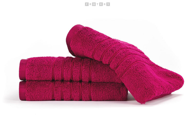 Promotivni luksuzni ručnik Brilliant 600g/m2, za strojni vez / štik logotipa, boje maline