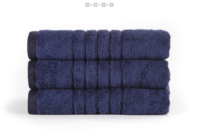 Promotivni luksuzni ručnik Brilliant 600g/m2, tamno plave boje, za strojni končani vez ili štikanje logotipa