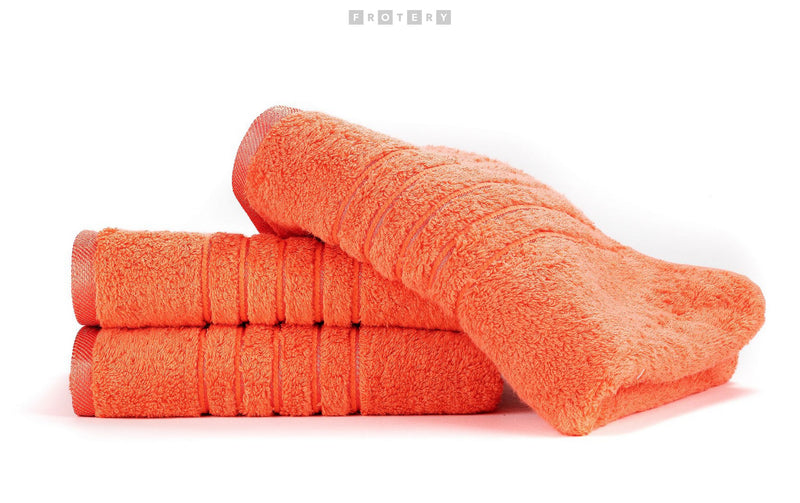 Promotivni luksuzni ručnik Brilliant 600g/m2, za štik ili strojni vez logotipa, boje lososa