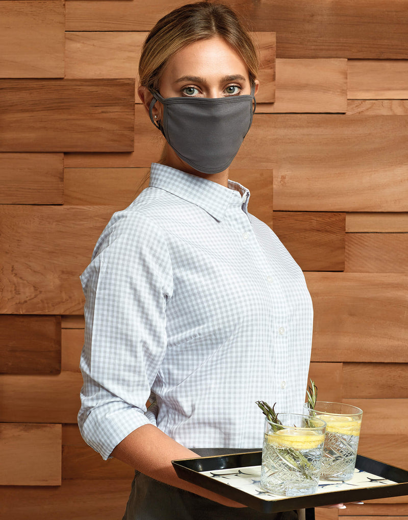 Dvoslojna maska za lice s antimikrobnim premazom