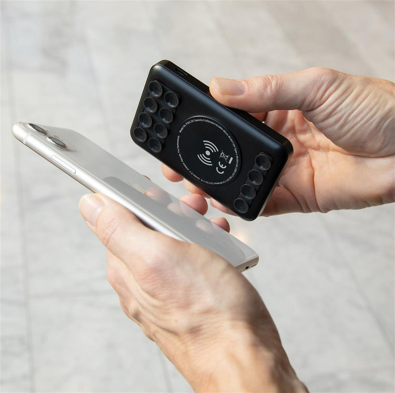 Džepni 5.000 mAh powerbank s opcijom bežičnog punjenja